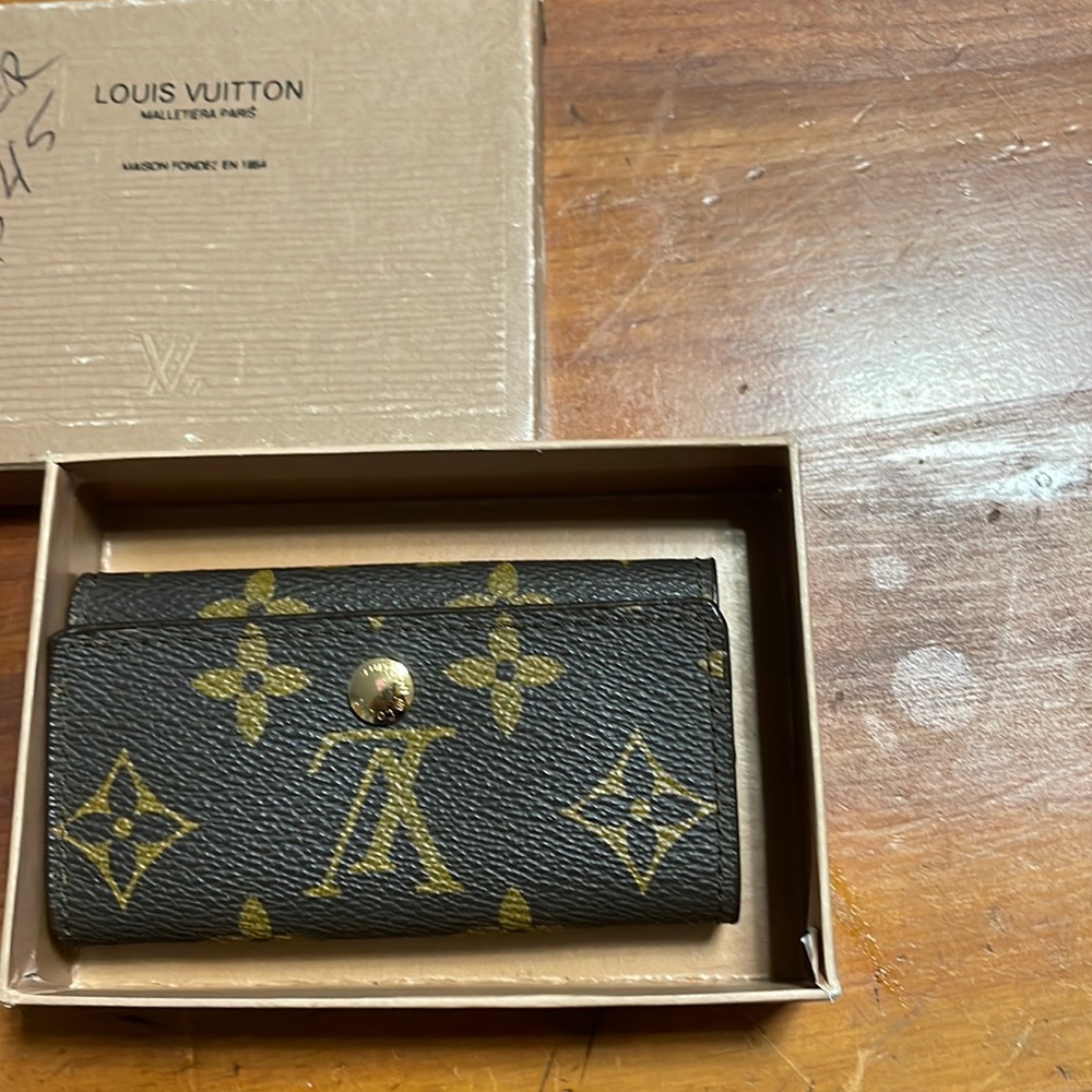 Louis Vuitton Key Holder- great condition.